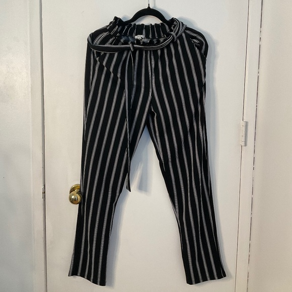 Black and white stripped ruffle hem tie pants - Picture 1 of 2